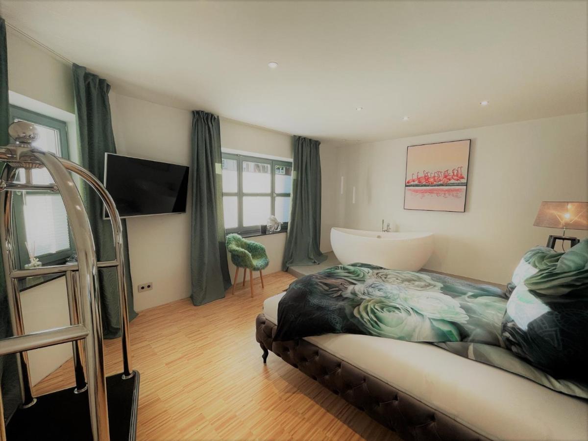 Lichtdurchflutetes Design - - 90 Qm Apartment Gutersloh