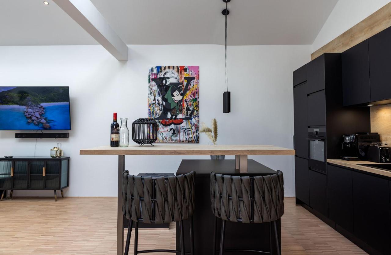 Lichtdurchflutetes Design - - 90 Qm Apartment