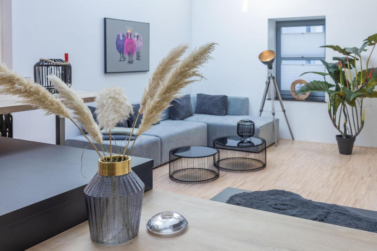 Lichtdurchflutetes Design - - 90 Qm Apartment *